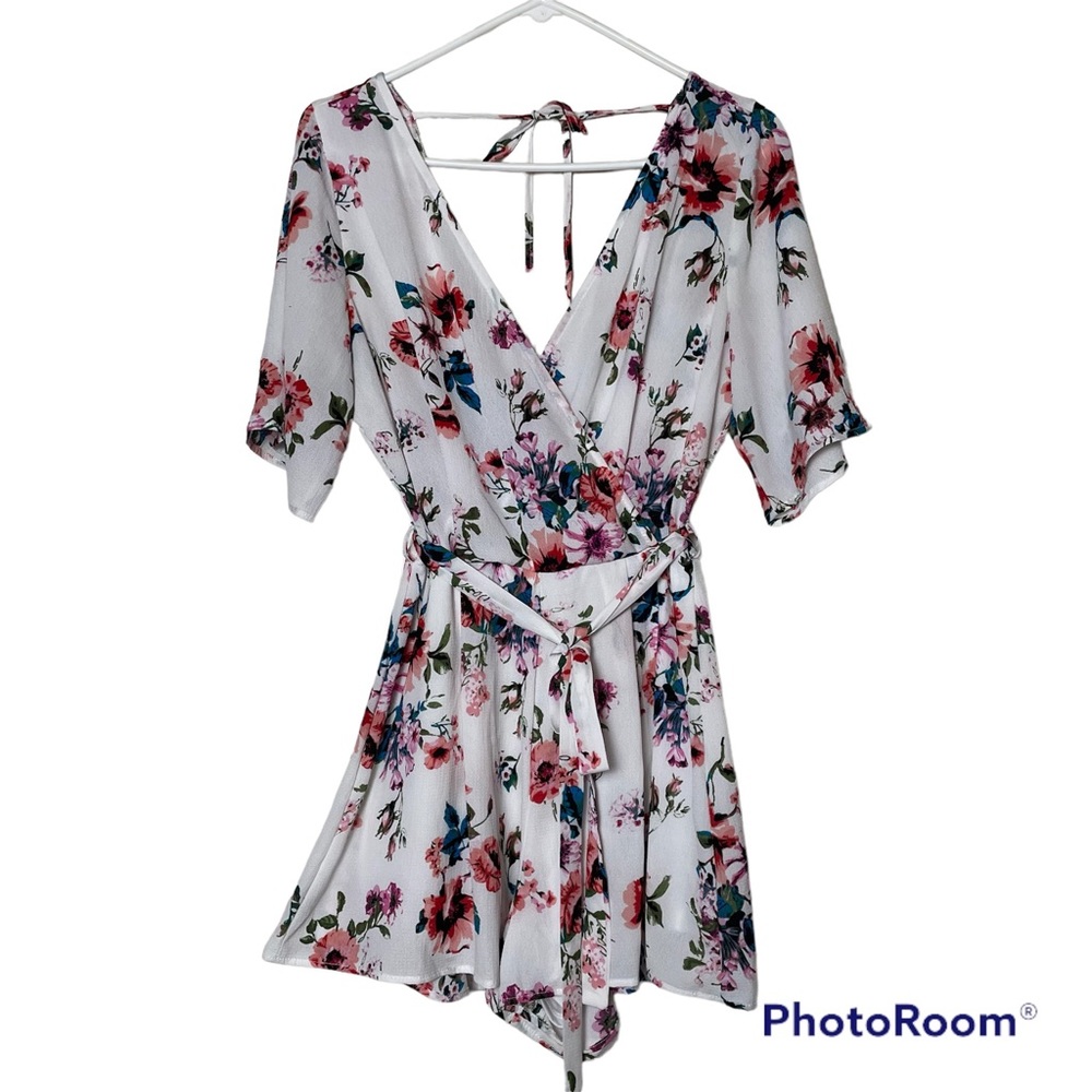 Trixxi Belted Floral Romper White Size L - NWOT